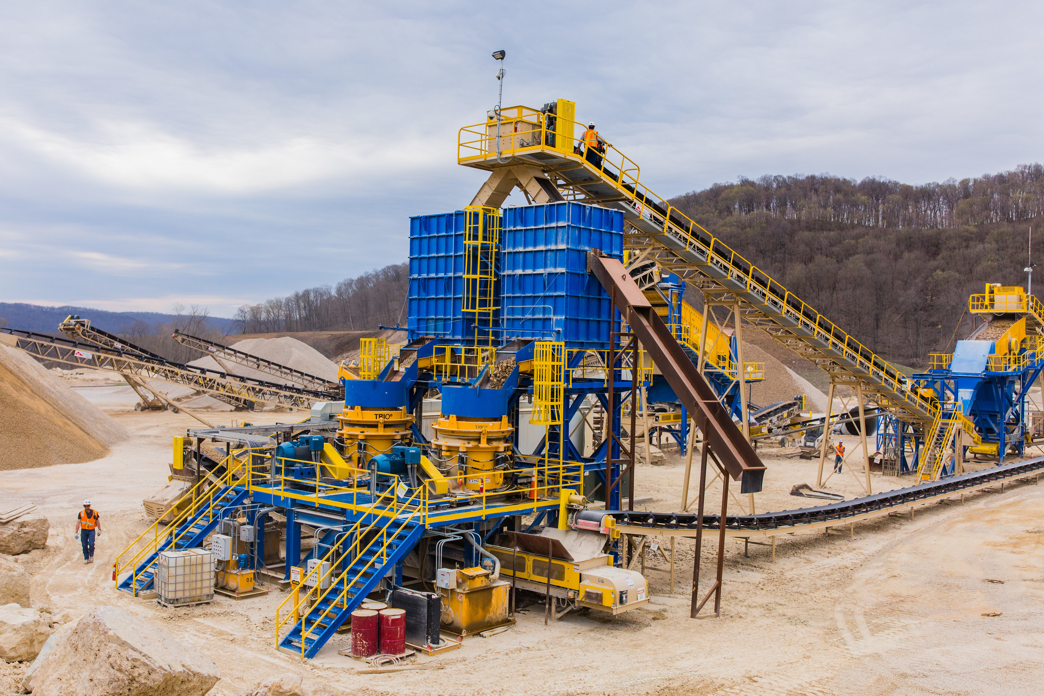 https://www.global.weir/globalassets/category-and-sub-category-images/crushing-equipment/hero-image/Weirminerals_218.jpg